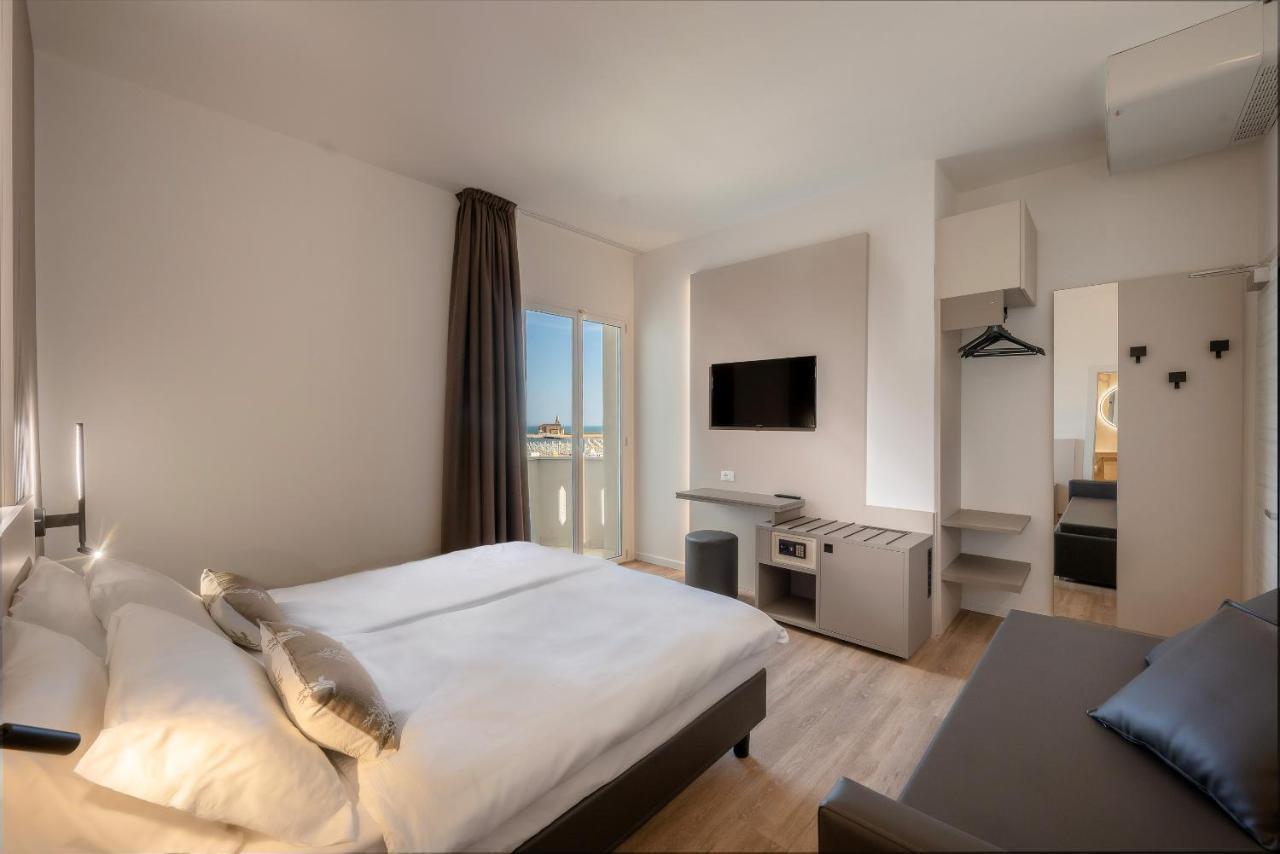 Hotel Delfino Caorle Exterior photo