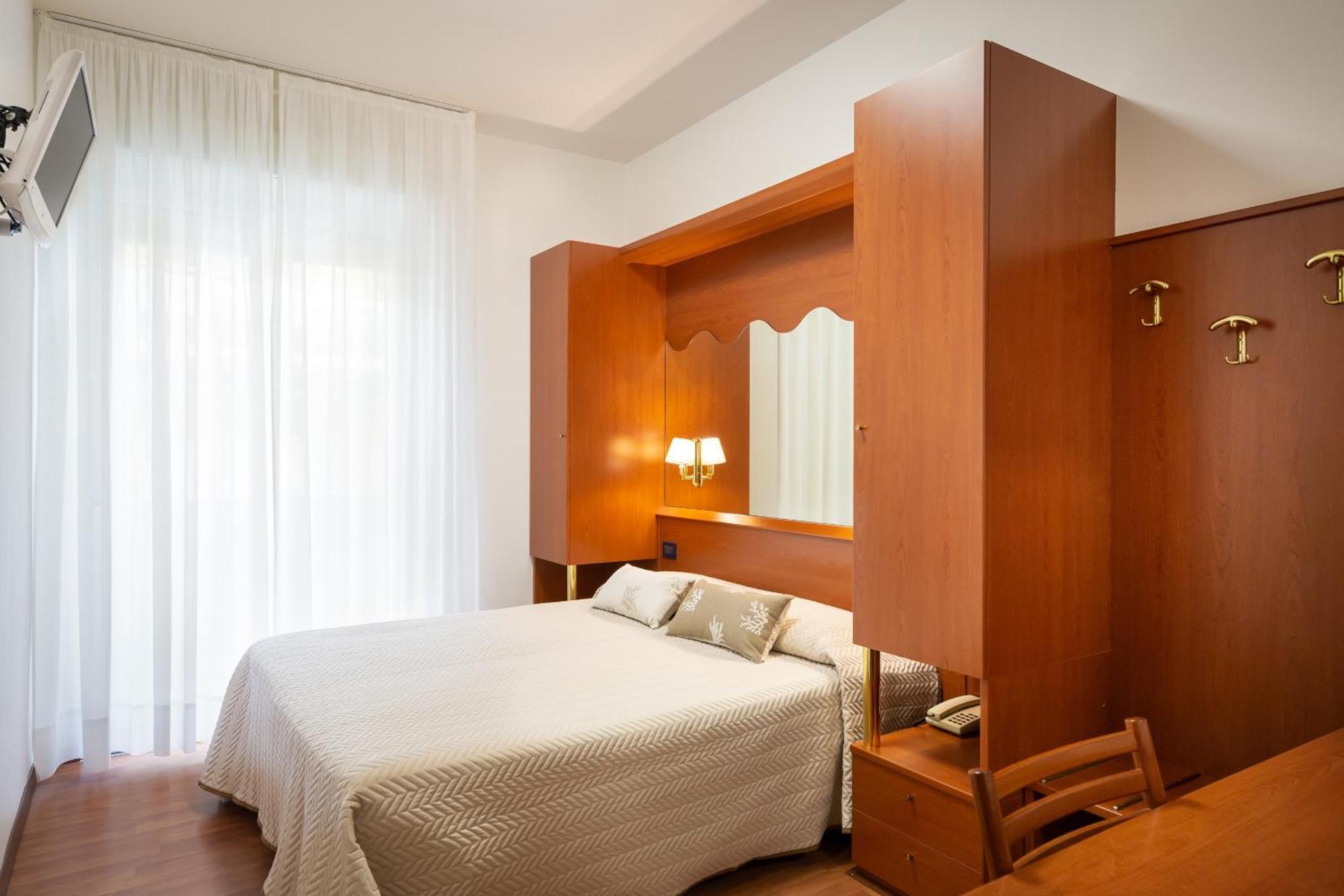 Hotel Delfino Caorle Exterior photo