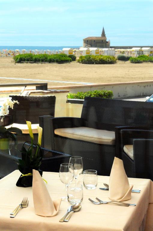 Hotel Delfino Caorle Exterior photo